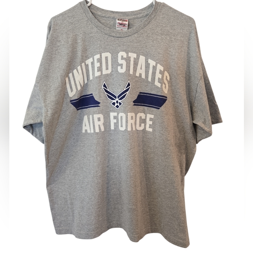 UNITED STATED AIR FORCE T-SHIRT. SIZE X-LARGE. MEN'S. GREY/ BLUE/WHITE.